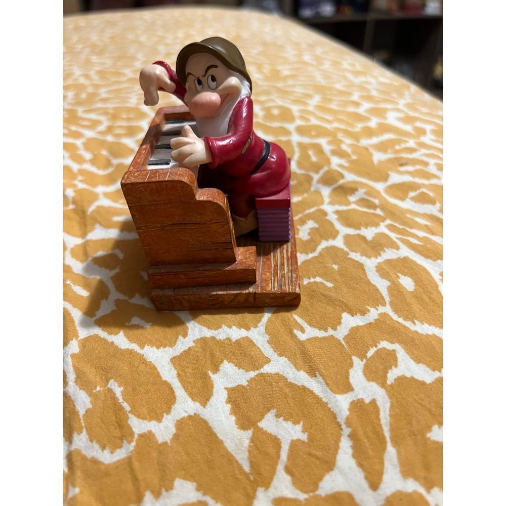 Snow White and the seven‎ dwarfs 65th anniversary grumpy figurine